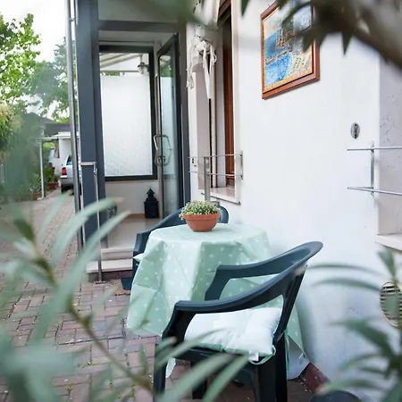 Guest Host - Lovely Near Venice Apartment *
