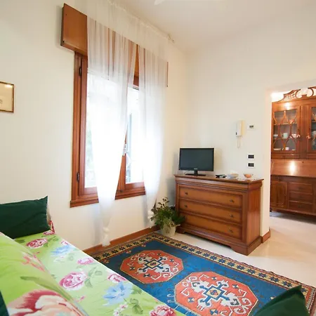 Apartment Guest Host - Lovely Near Venice